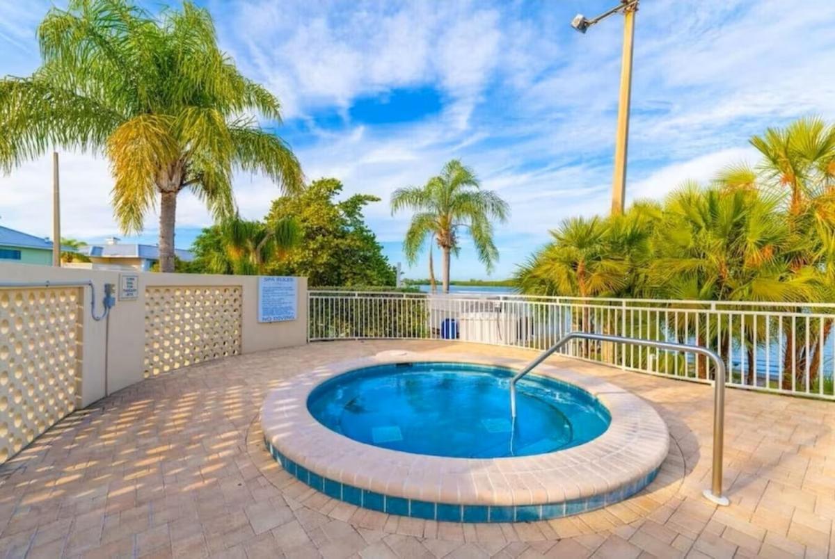 Beautiful New Luxury Townhome With Private Beach And Swimming Pools Ruskin Buitenkant foto