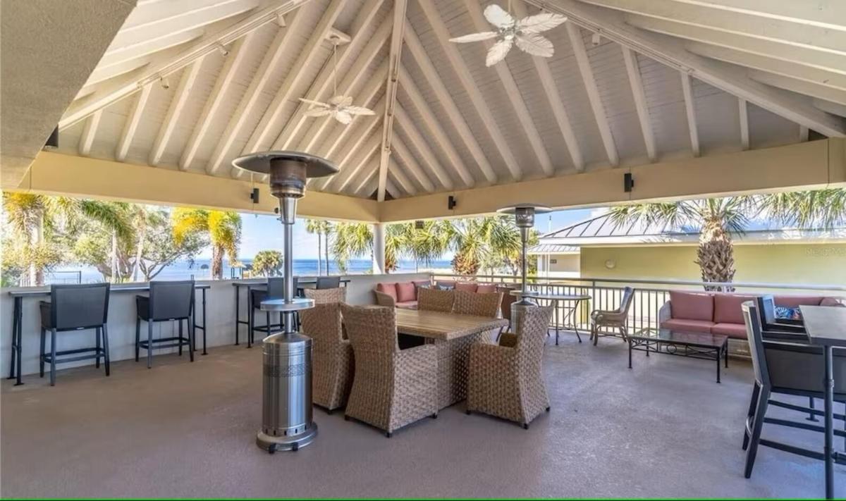 Beautiful New Luxury Townhome With Private Beach And Swimming Pools Ruskin Buitenkant foto